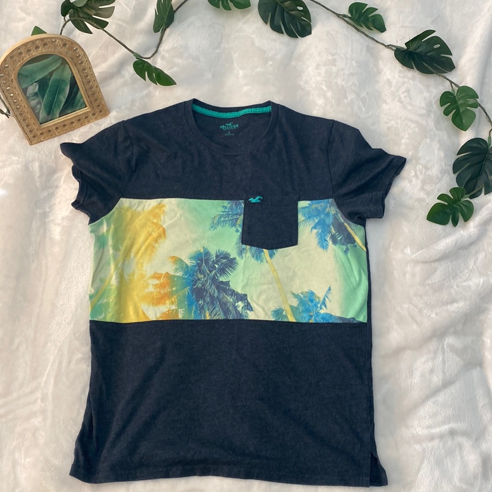 Hollister Pocket Tee 🎉HP🎉